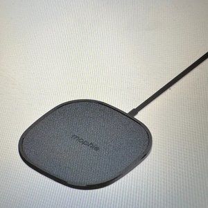 Like-New 15W Mophie wireless charging pad Universal wireless charging pad
